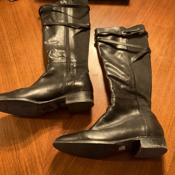 Knee high boots - Picture 1 of 3